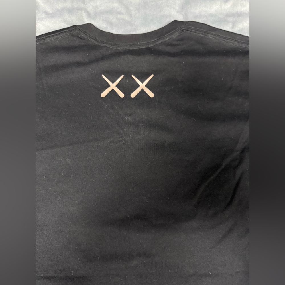 Uniqlo Black Graphic T-Shirt - Picture 4 of 5